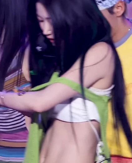 카즈하 배꼽 리허설 중인 화이트 끈홀터넥 야한 복부