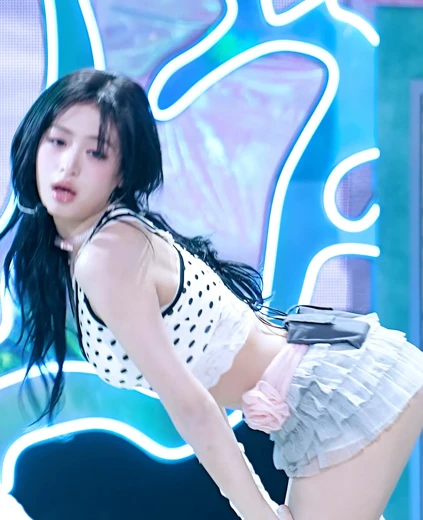 베몬 아현 엉벅지 화이트 땡땡이 브라렛 야드랑이 흰 프릴치마
