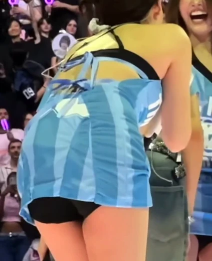 트와이스 나연 엉벅지 하늘색 세로 줄무늬 유니폼 검속 Y존