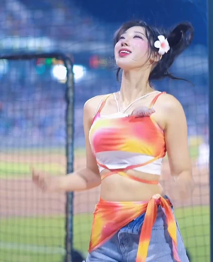 치어리더 김수한 가슴 봉긋 응원댄스중  바지 지퍼 사고