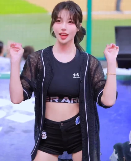 치어리더 유세빈 꿀벅지 블랙 브라탑 응원 댄스