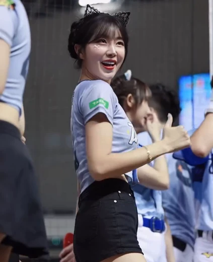 치어리더 안지현 엉벅지 대만가서 삐끼삐끼 가슴 무빙