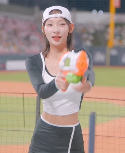치어리더 정희정 허벅지 물총쏘는 꾸러기 표정