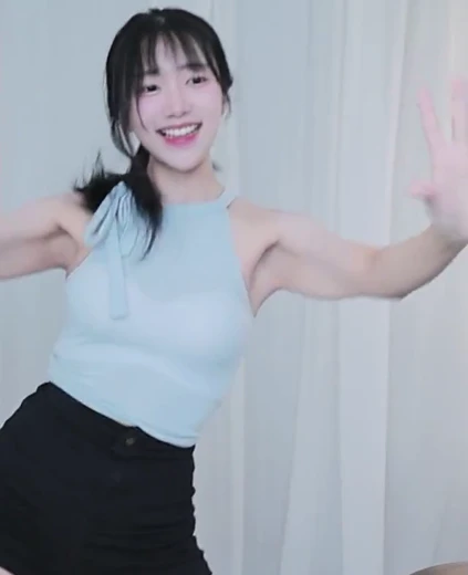 은서 야드랑이 브라 비치는 하늘색 홀터넥 검정핫팬츠