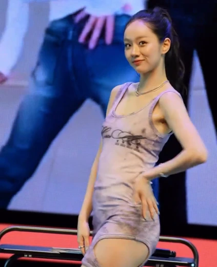 혜리 꿀벅지 캐치캐치 추는 허벅지에 구멍난 회색원피스 엉벅지