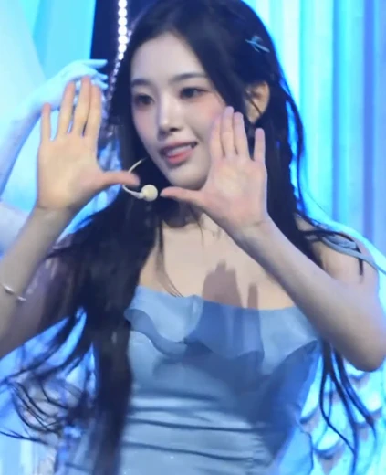 트리플에스 지연 겨드랑이 하늘색 프릴의상 찰랑거리는 윗슴골 페로몬