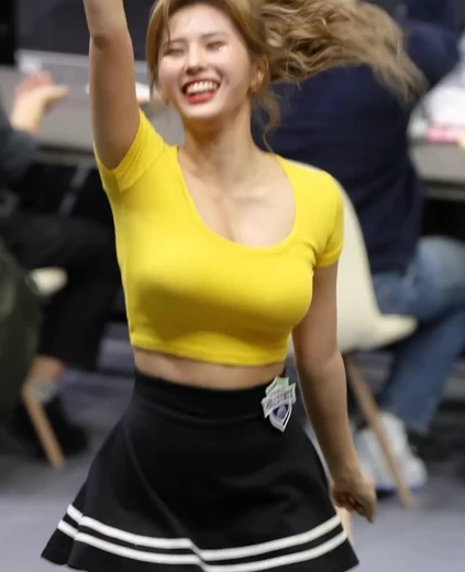 치어리더 전은비 허벅지 봉긋한 밀착 노란티