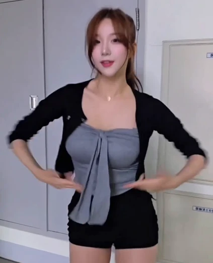 치어리더 김현영 야벅지 사복 묵직한 가슴 드리블