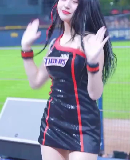 치어리더 염세빈 꿀벅지 화려한 무대 댄스 가슴무빙