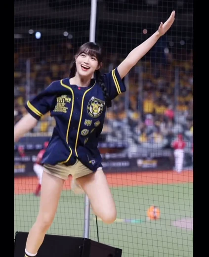치어리더 변하율 허벅지 대만에서 화려한 치어리딩