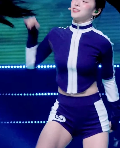 포니테일 류진 허벅지 남색 핫팬츠 Y존 뒤태 엉덩이핏