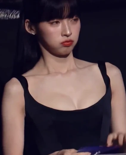 아린 가슴골 시상하려고 대기중인 블랙드레스 요망한 자태