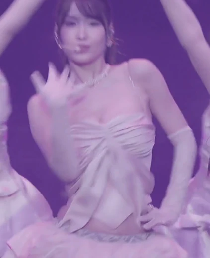 포니테일 모모 엉벅지 리본 달린 셔링 코르셋 역대급 가슴골 노출 ㅗㅜㅑ