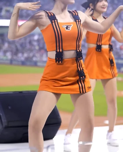치어리더 하지원 꿀벅지 뿌까 머리 응원 댄스