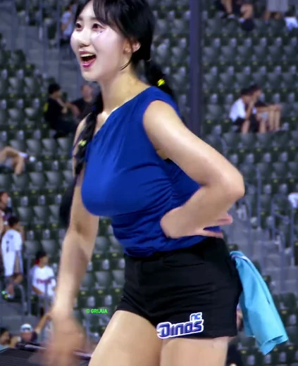 치어리더 감서윤 꿀벅지 붉은노을 묵직하게 출렁이는 파란티