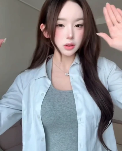 치어리더 양효주 가슴 봉긋 사복 흰셔츠 회색 나시