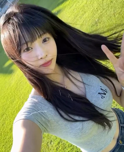 치어리더 이푸른 가슴 볼륨감 밀착 회색티 개미허리