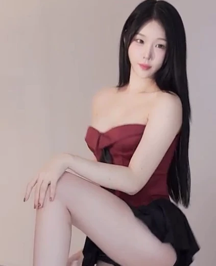 한갱 가슴골 자주색 란제리 다리 한쪽 의자에 올리고 엉밑살 바운스