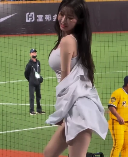 치어리더 이주은 허벅지 묵직 가슴 흰 끈나시