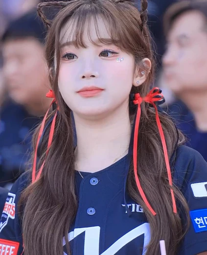 치어리더 이주은 입술 헉 엄청 예쁜 고양이랑 눈 마주침