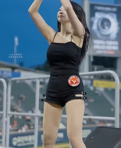 치어리더 이연진 야벅지 끈나시 가슴 드리블