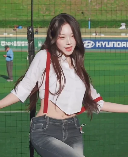 치어리더 윤채원 야꼽 개미허리 기립근 청바지 몸매