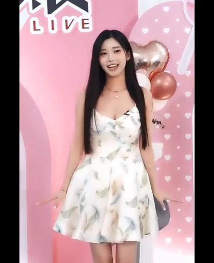 치어리더 이주은 가슴골 대만 방송에 나온 꽃원피스