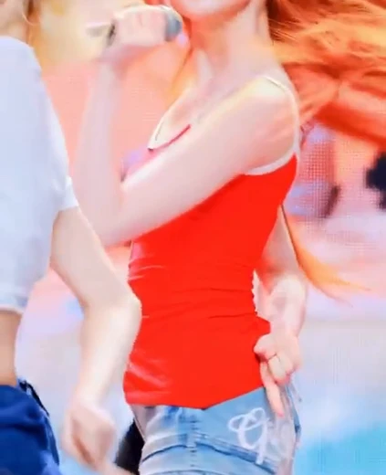 하투하 이안 허벅지 빨간 끈나시 상큼한 겨드랑이 청핫팬츠