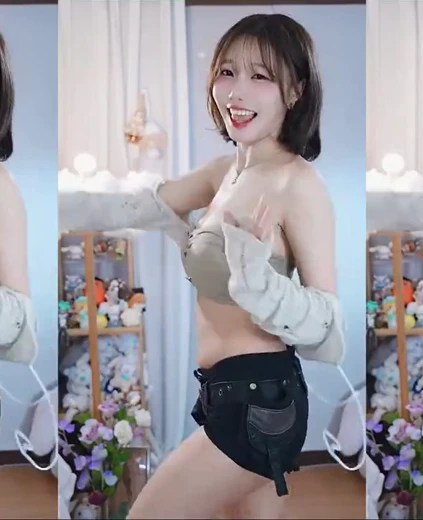 수련수련 야벅지 해군룩 한뼘 튜브탑 "이 바지 효과 좋다 골반 커보임"