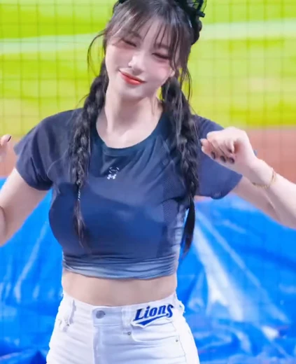 치어리더 유세빈 야벅지 크롭티 봉긋 가슴 무빙