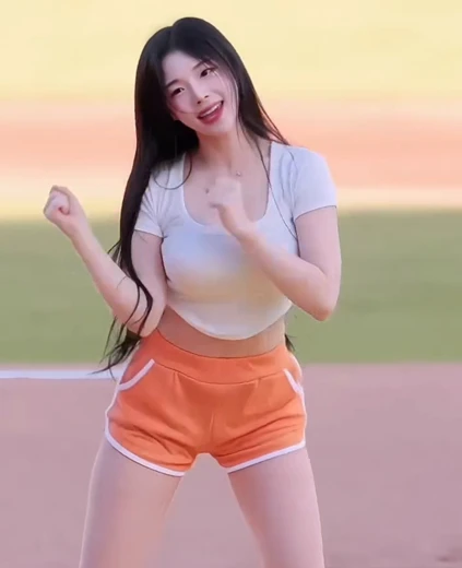 치어리더  조연주 허벅지 밀착 휜티 클락션 가슴 무빙