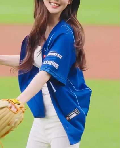 트리플에스 윤서연 가슴골 시구행사 흰 끈나시 백바지핏