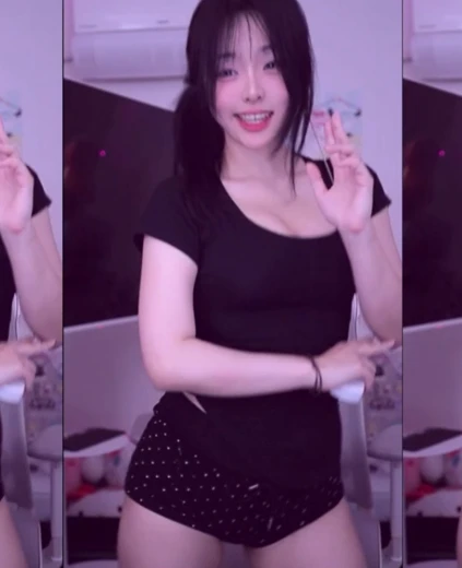 히요리미 가슴골 내리고 흔들는 검정 U넥티 땡땡이 팬티