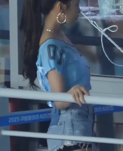 안유진 엉벅지 다시 봐도 건강미 레전드인 쿠팡플레이 포니테일