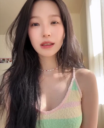백지헌 가슴골 몽글한 무지지색 니트 브라탑