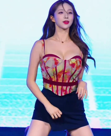 치어리더 김현영 야벅지 튕겨줄때 마다 찰랑이는 가슴골